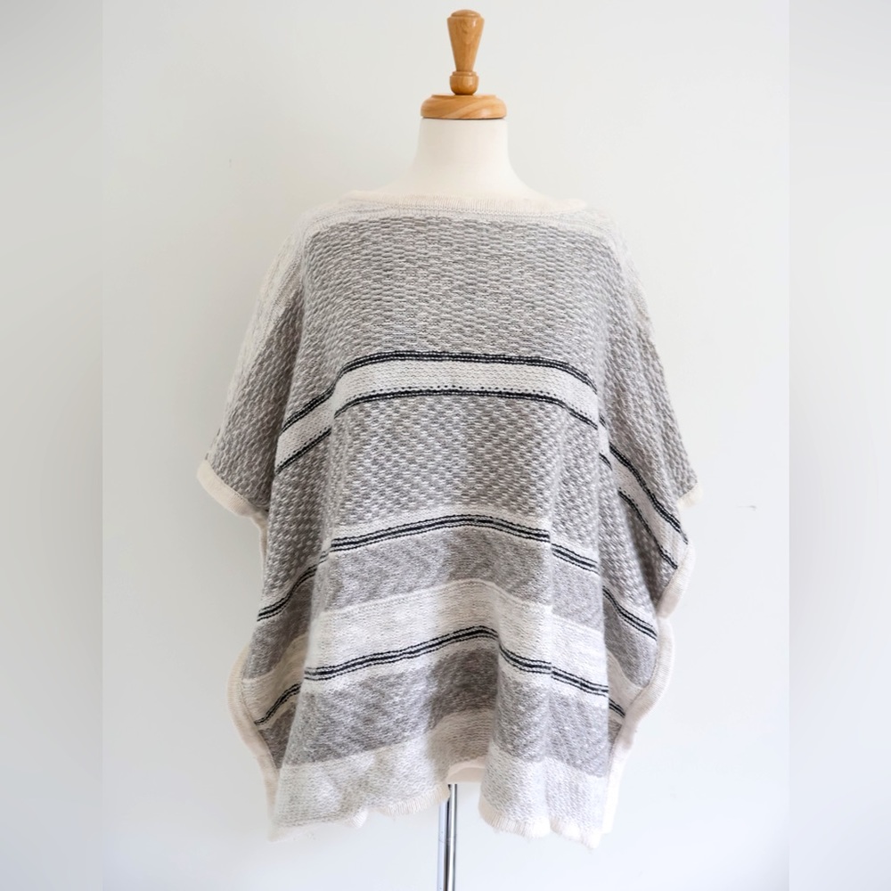 LOFT Cotton/Wool Gray and Off-White Cape Medium/Large (M/L)